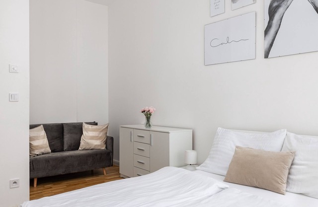 Beige Nest for 3 - Florenc - City Center