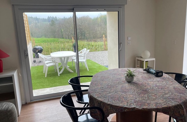 BEL Appartement VUE SUR LA Campagne Dans UN Village Typique