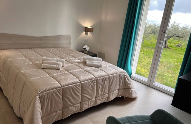 Belice Garden - Olive Green Room