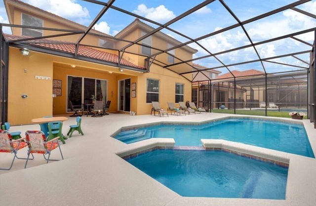 BELLA VIDA RESORT 351LF-6BEDROOMS-6.5BATH-16PEOPLE-AMAZING GAME ROOM-CLOSE TO DISNEY