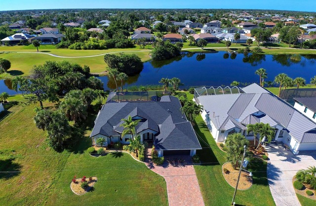 Bella Vista | Pool | Spa | Lake front | Lounge