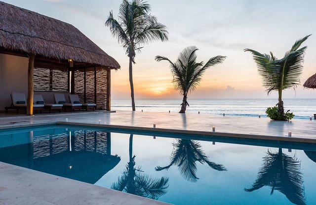 Bella Vita: 8BR Beachfront Villa w/Private Pool, Ping Pong & Pool Table