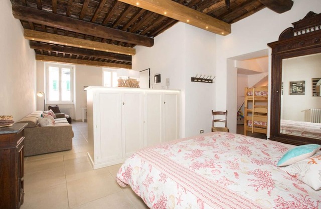 Bellambra Apartment Deluxe. In the historic center 100 meters from the sea and trails.