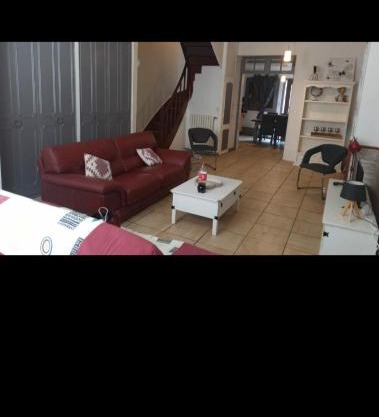 Belle maison avec petit jardin et cour à 10mn du très beau lac de sidiailles.