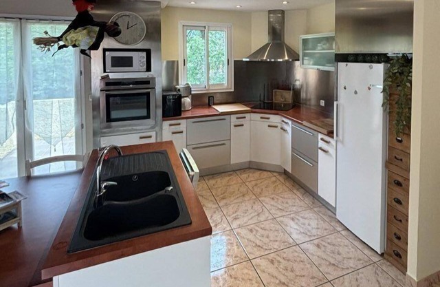 Belle Villa Avec Piscine SUR UN Grand Terrain