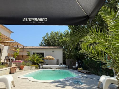 Belle villa contemporaine avec piscine