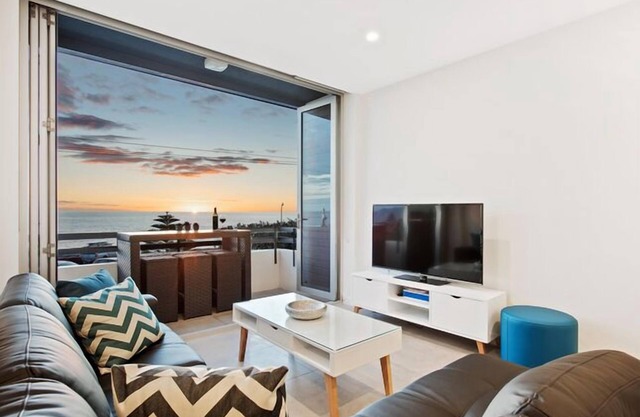 Belle Vista apartment absolute beach front w/Free WiFi