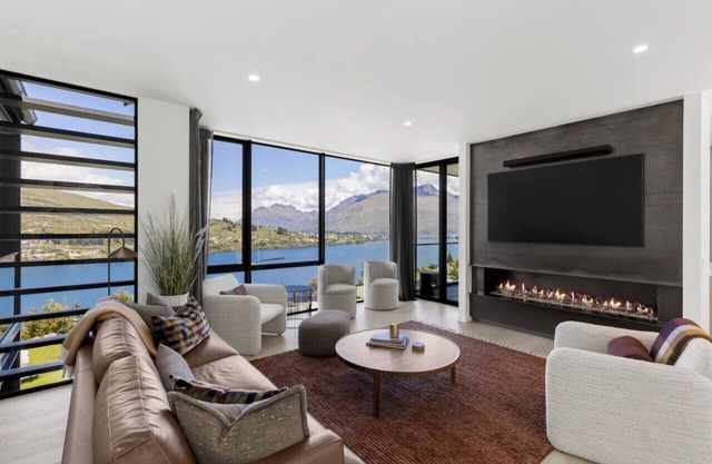 Belle Vue Villa - Stunning Views and Hot Tub