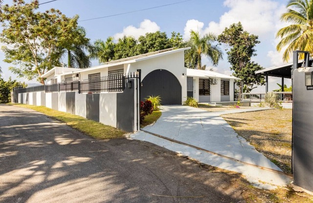 Bello Monte Retreat House with Pool in El Yunque