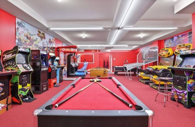 Belmont Pleasures - hot tub/arcade gaming room
