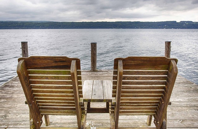 Below the Vineyard: Ideal Lakeside Retreat!
