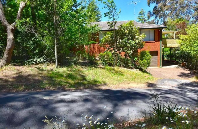 Belvidere Cottage - Two-Storey Home, 3 Bedroom, Fireplace, Deep Bath, Deck