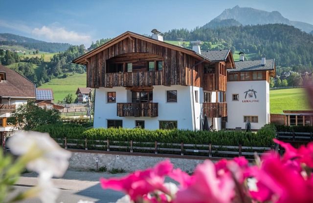Belvilla by OYO Cortina- Lux Alpine
