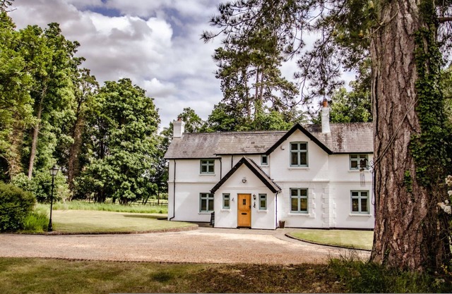 Benhams Country Cottage - From 250 Per Night