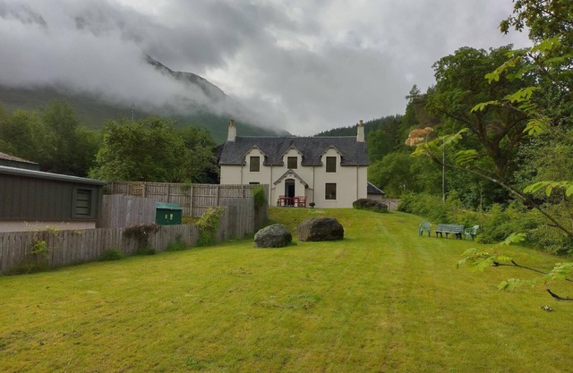 Benmore Farm House in Stirling with Mountain View