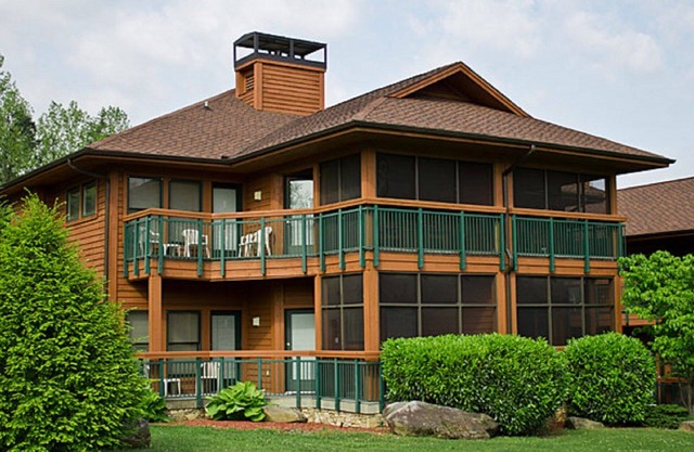 Bent Creek Golf Village ~ 1 BDRM CONDO ~ INDOOR & OUTDOOR POOLS, GOLF COURSE