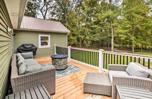 Benton House w/Grill, Private Dock & Lake Access!