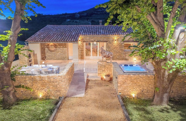 BERGERIE 5* SPA SAINT QUENIN®️ 1 TO 10 PEOPLE-ACCESS FOR DISABLED-RIVERFRONT-JACUZZI