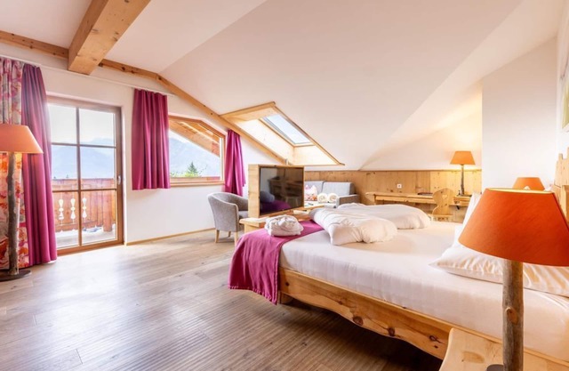 "Bergheimat" suite, separate WC and bath/shower (1-3 n.) - Nature and wellness hotel