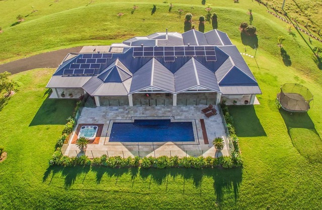 Berry Holiday Accommodation - Cullengetty Estate - on 5 acres - close to beach
