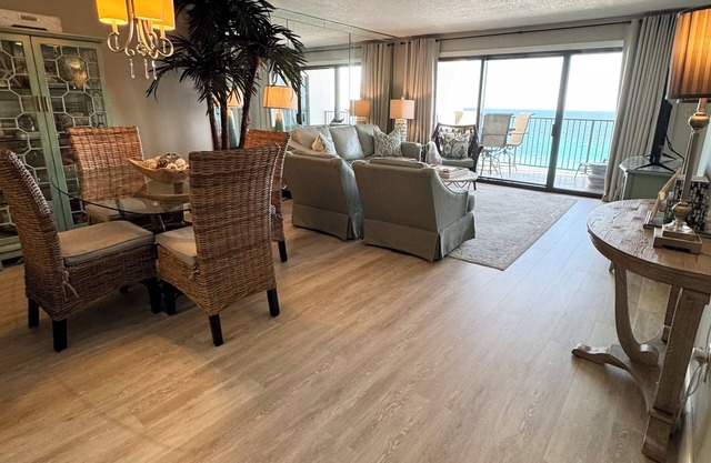 Best 11th Floor View of Destin's Beach in the Heart of Destin