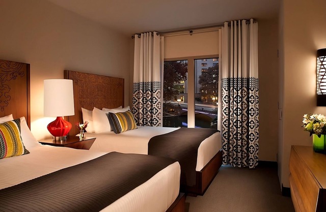 Best Value, Quality Stay! Dogs Allowed, Outdoor Pool, Minutes to Aztec Theatre