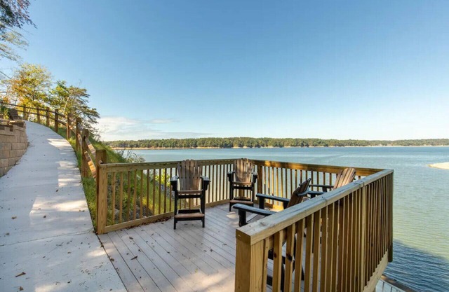 BEST VIEWS - LAKE FRONT - Waters Edge