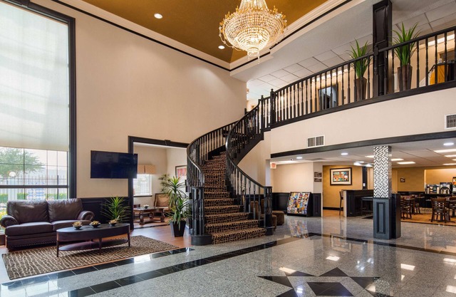 Best Western Plus Northwest Inn & Suites