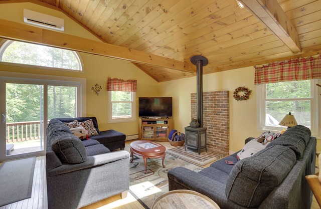 Bethel Chalet w/Hot Tub: 3 Miles to Sunday River!