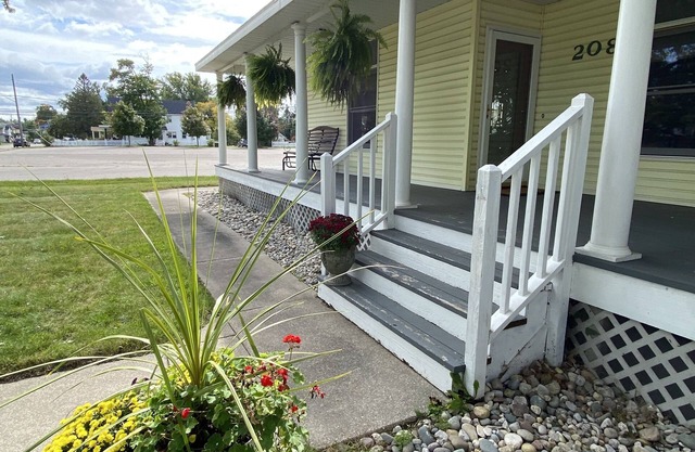 Betsy Ross, Great Downtown, Residence