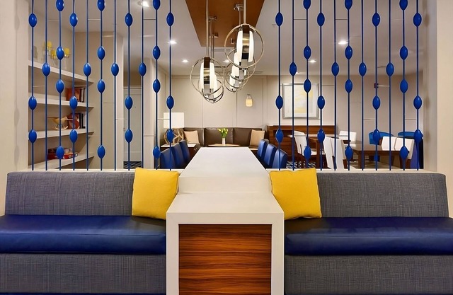 Better Choice for your Vacation! Near Martin Lawrence Galleries, w/ Outdoor Pool