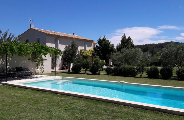 Between Luberon and Alpilles, Mas campaign of 6500 m² with private pool
