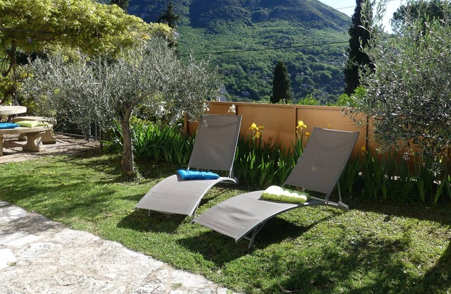 Between sea and mountain, apartment with private exterior in a quiet villa