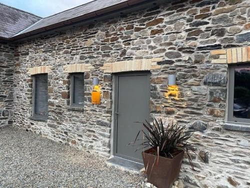 Beudy at Pentrecelyn - a gorgeous barn conversion with hot tub