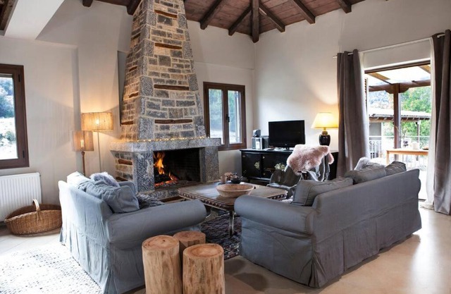 Bezeniko Amazing Arcadian Property!