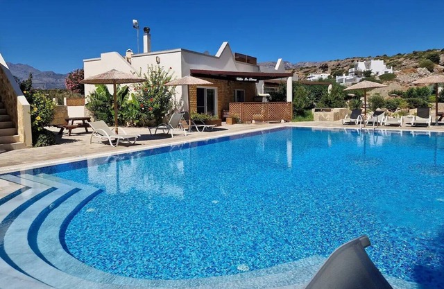 BH126 - R - Villa Makry Gialos