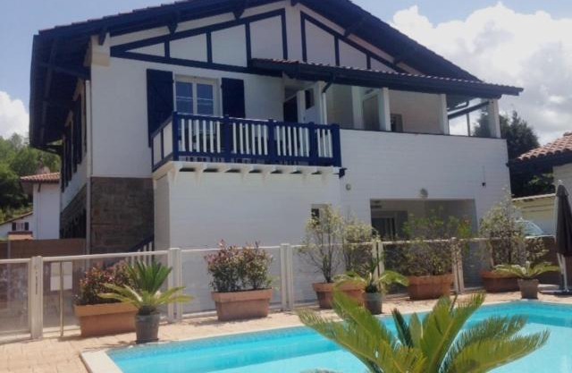 BIDASSOA - Apt 3*** dans Villa typique avec piscine