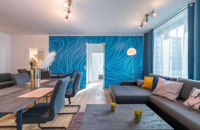 BIG 7RMS City Central Loft, 1ALocation