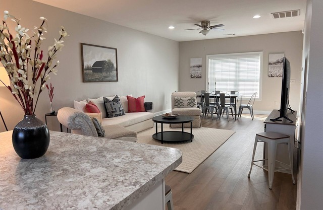 Big a s House; 4BR 4BA-games,golf,weddings