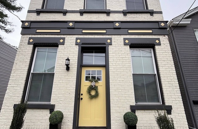 BIG ASH HOUSE nHistoric Ludlow Beauty ! Overlooking the Ohio River