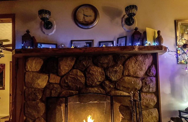 Big Bay Michigan-Centrally located - Cozy fireplace and sauna