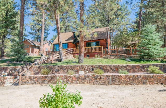 Big Bear Retreat - 2 Fireplaces, Deck, Barbecue, Fenced Yard