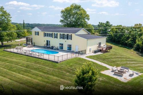 Big Family Lodge near ARK Sleeps 16