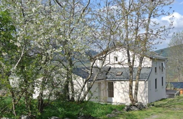 BIG HOLIDAY HOUSE ON THE PLEASANT AND FRIENDLY MOUNTAIN