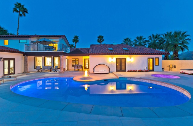 Big Horn Luxury Estate - HUGE Pool, Jacuzzi, BBQ & Game Room!