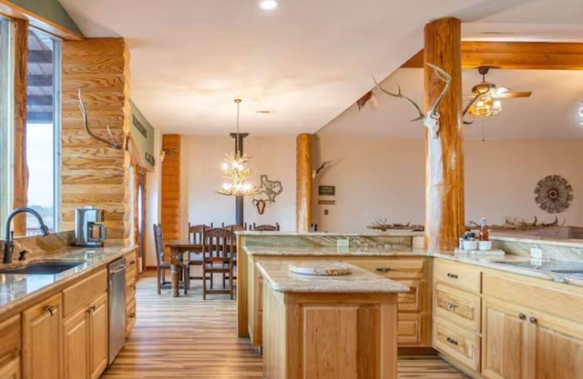 Big House Cabin in Exotic Ranch