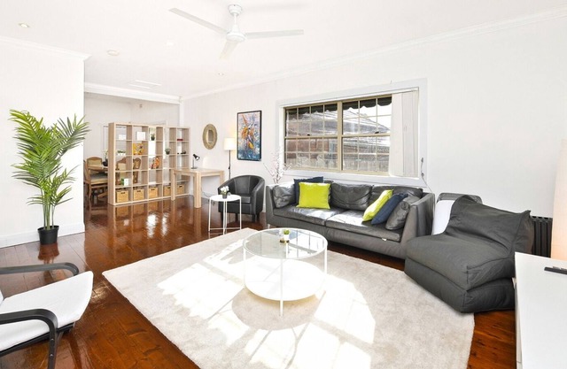 Big House + Home Cinema & Queen Beds