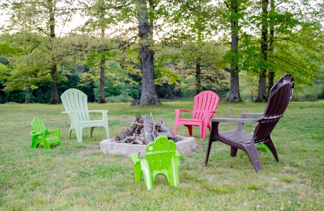 Big Porch Cottage-peaceful farm, animals and room to play - reviews say it all!