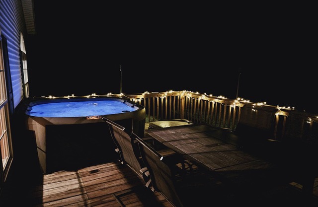 Big Sky Cabin! Hot Tub! On the Wine Trail! Fire Pit! Pool Table! Large Deck!n