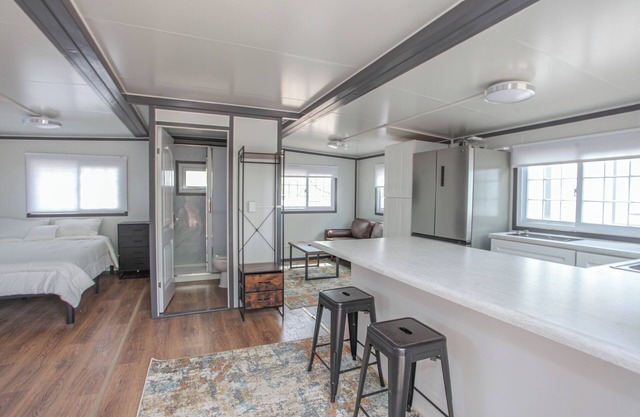 Big Spring, TX-Tiny Home Charm - Studio